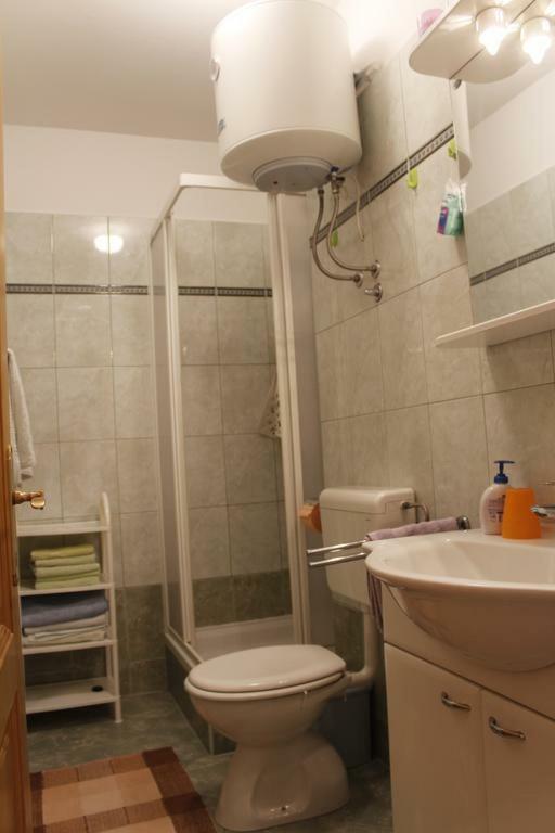Apartmani Zeljko Metajna Eksteriør bilde